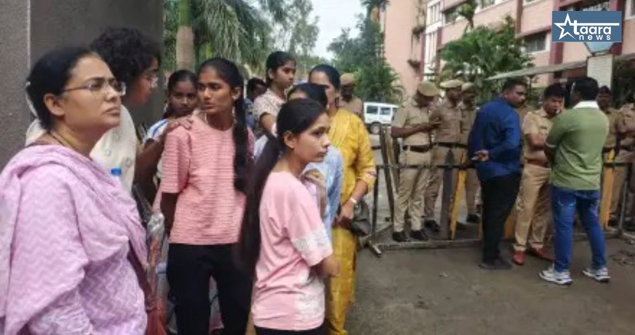 nashik upsc exam students denied entry two minutes late